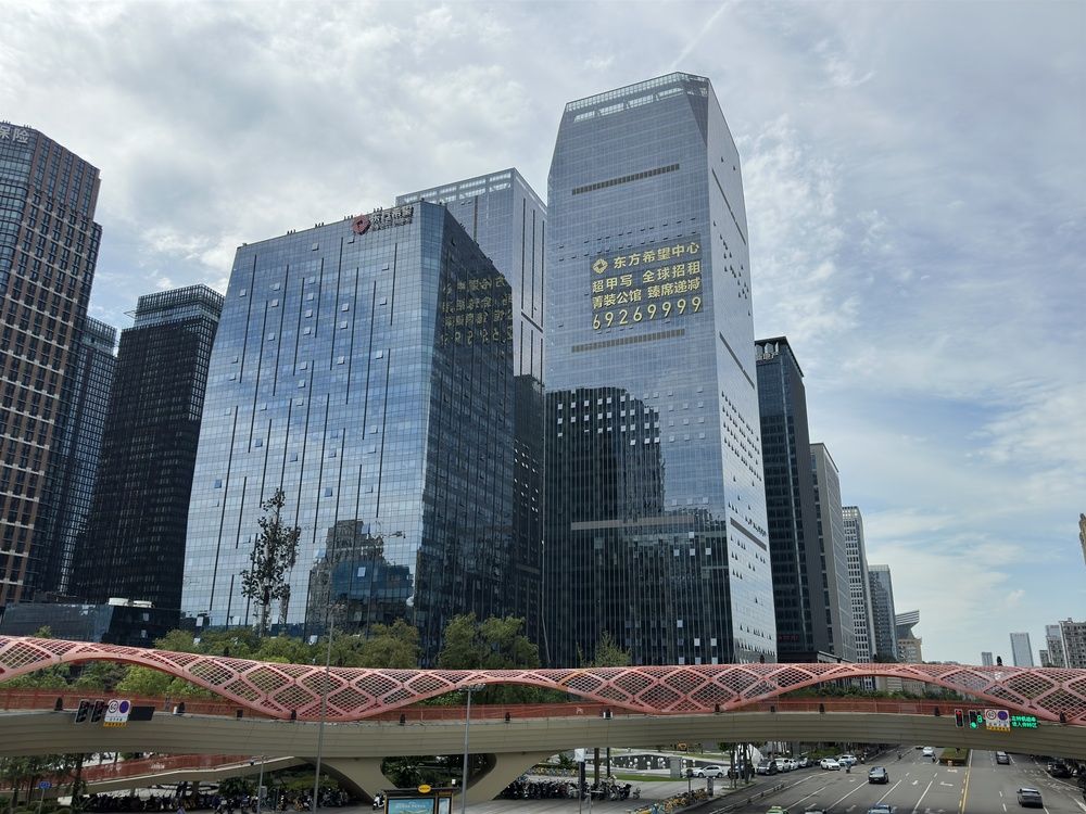 东方希望中心外观图